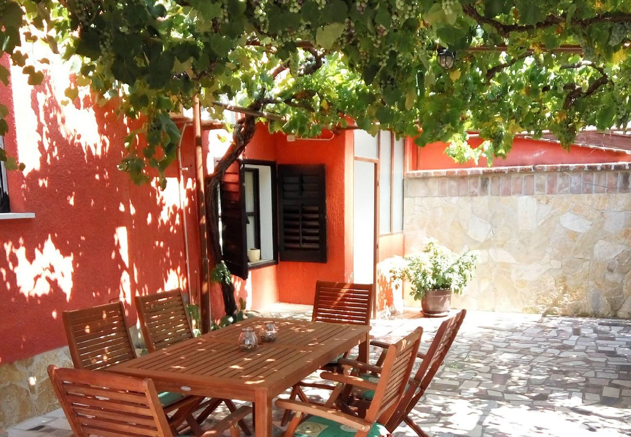 House in Pula - Holiday Home Sabina - Private Pool, BBQ Area 