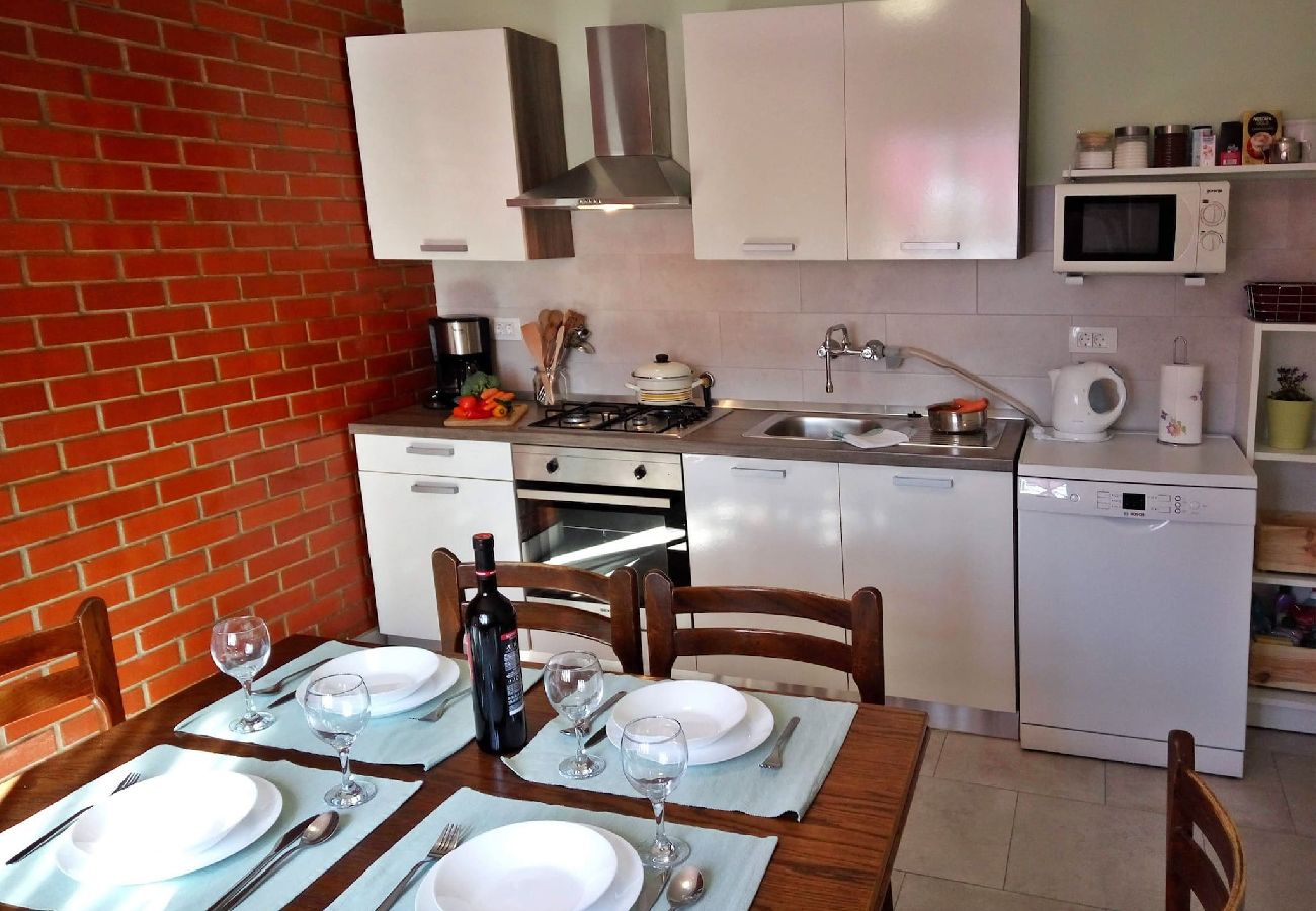 House in Pula - Holiday Home Sabina - Private Pool, BBQ Area 