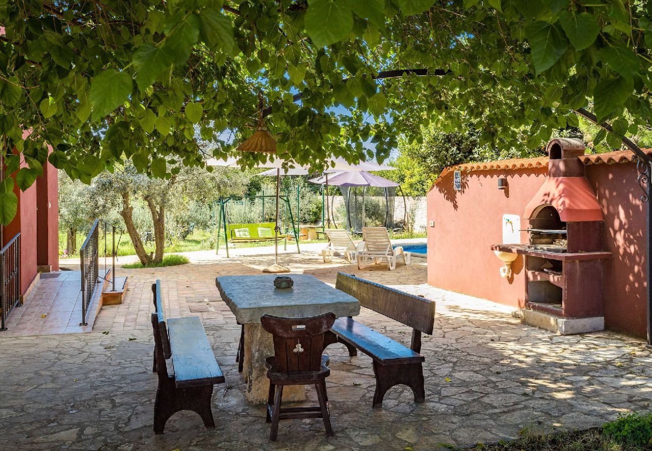 House in Pula - Holiday Home Pina with Private Pool