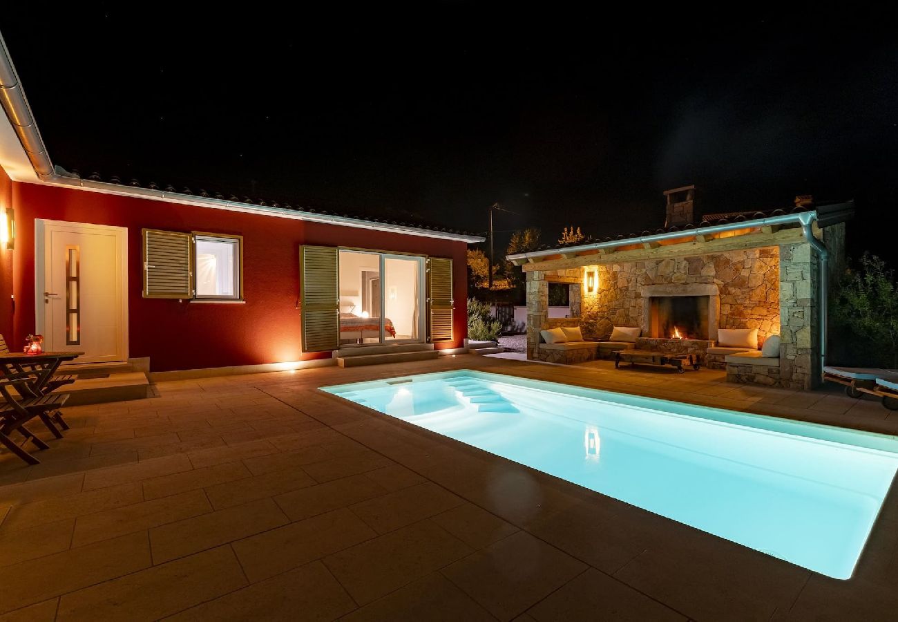 Villa in Trget - Red House - Villa with Private Wellness 