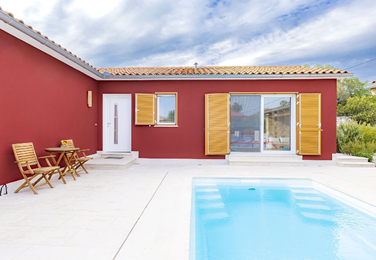 Villa in Trget - Red House - Villa with Private Wellness 