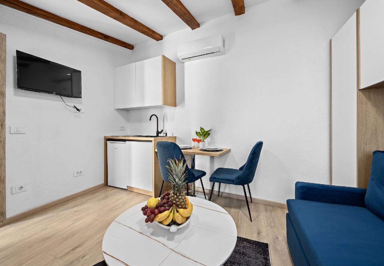 Studio in Pula - Pula City Center Getaway - Studio Capitolina  