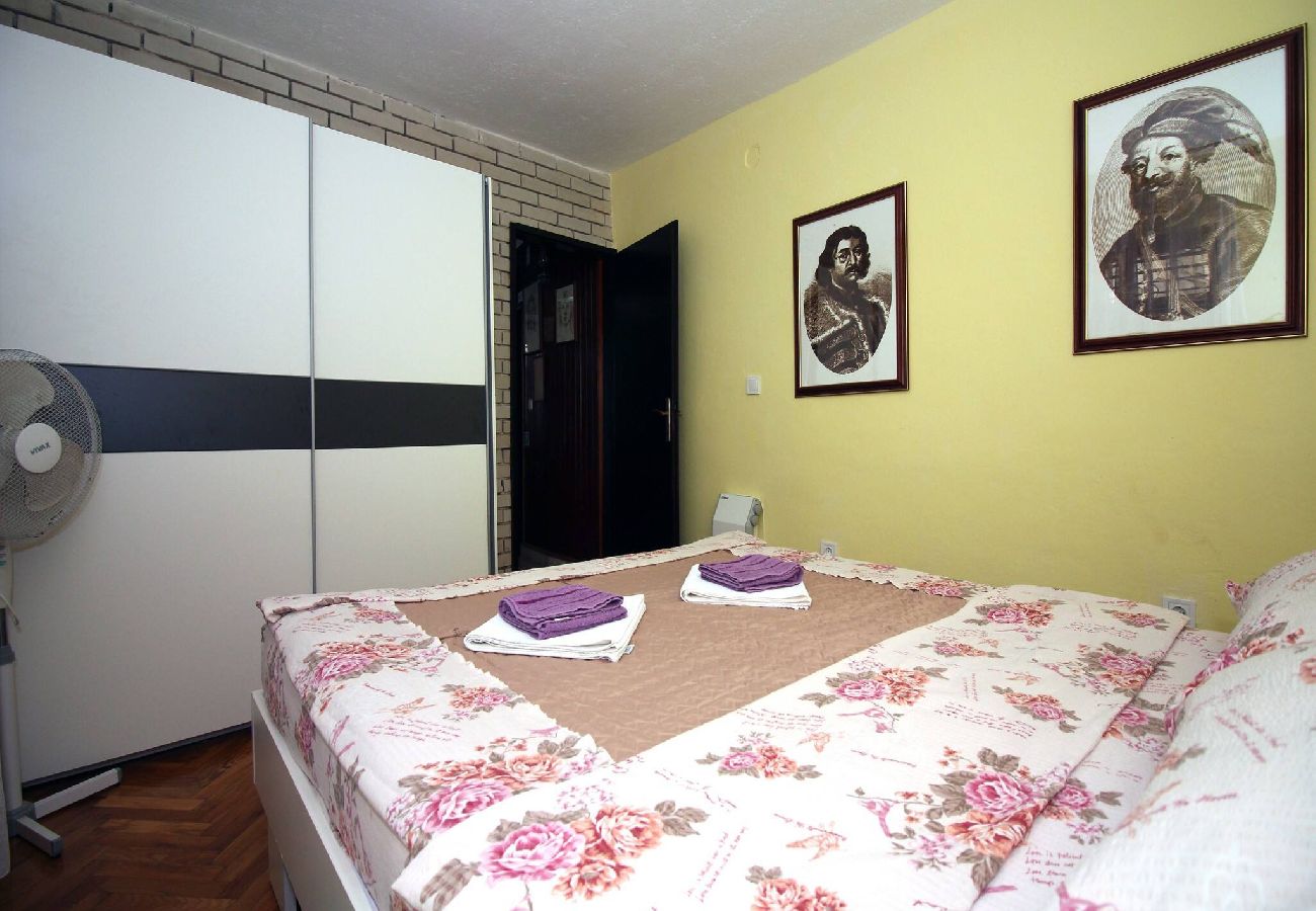 House in Tisno - Holiday Home Serov - four bedroom house