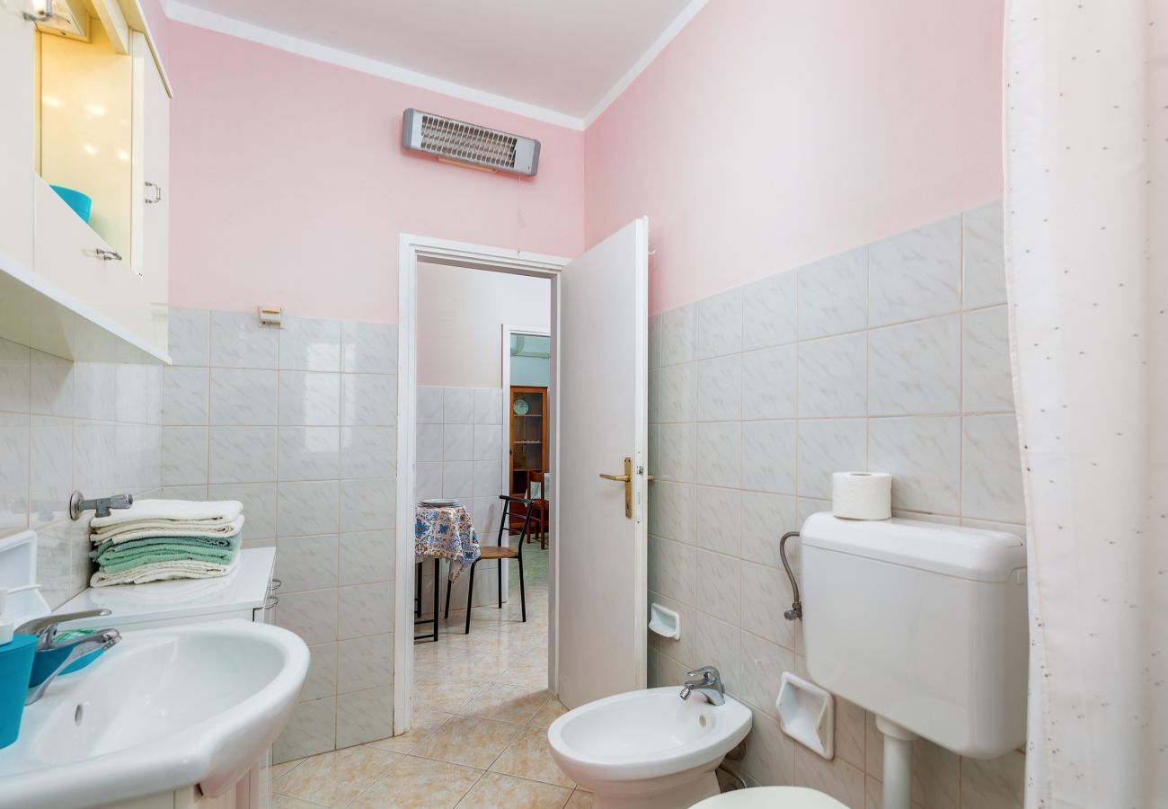 Apartment in Pula - Cozy Apartment Desiree - Couple Getaway