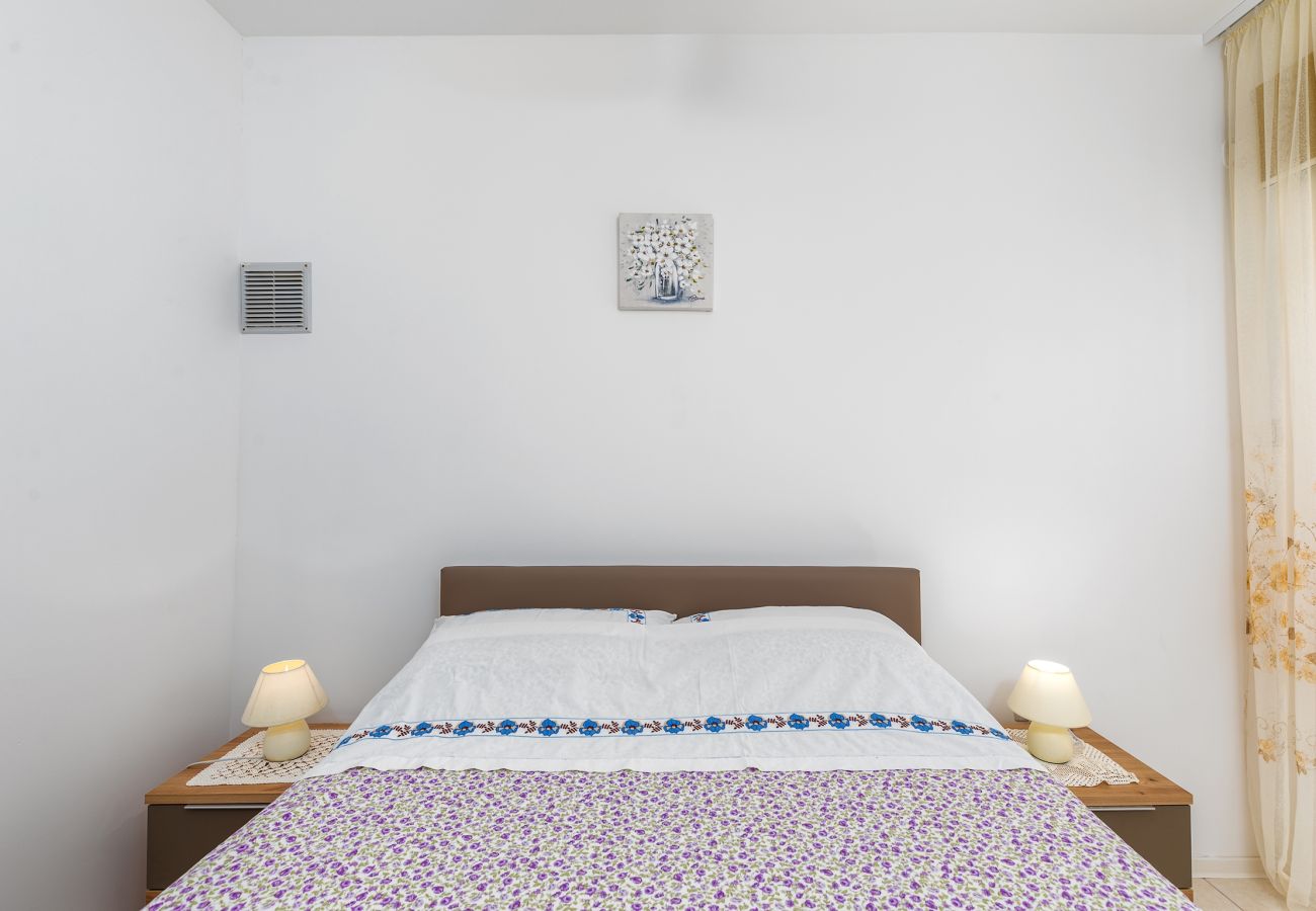 Apartment in Pula - Cozy Apartment Desiree - Couple Getaway