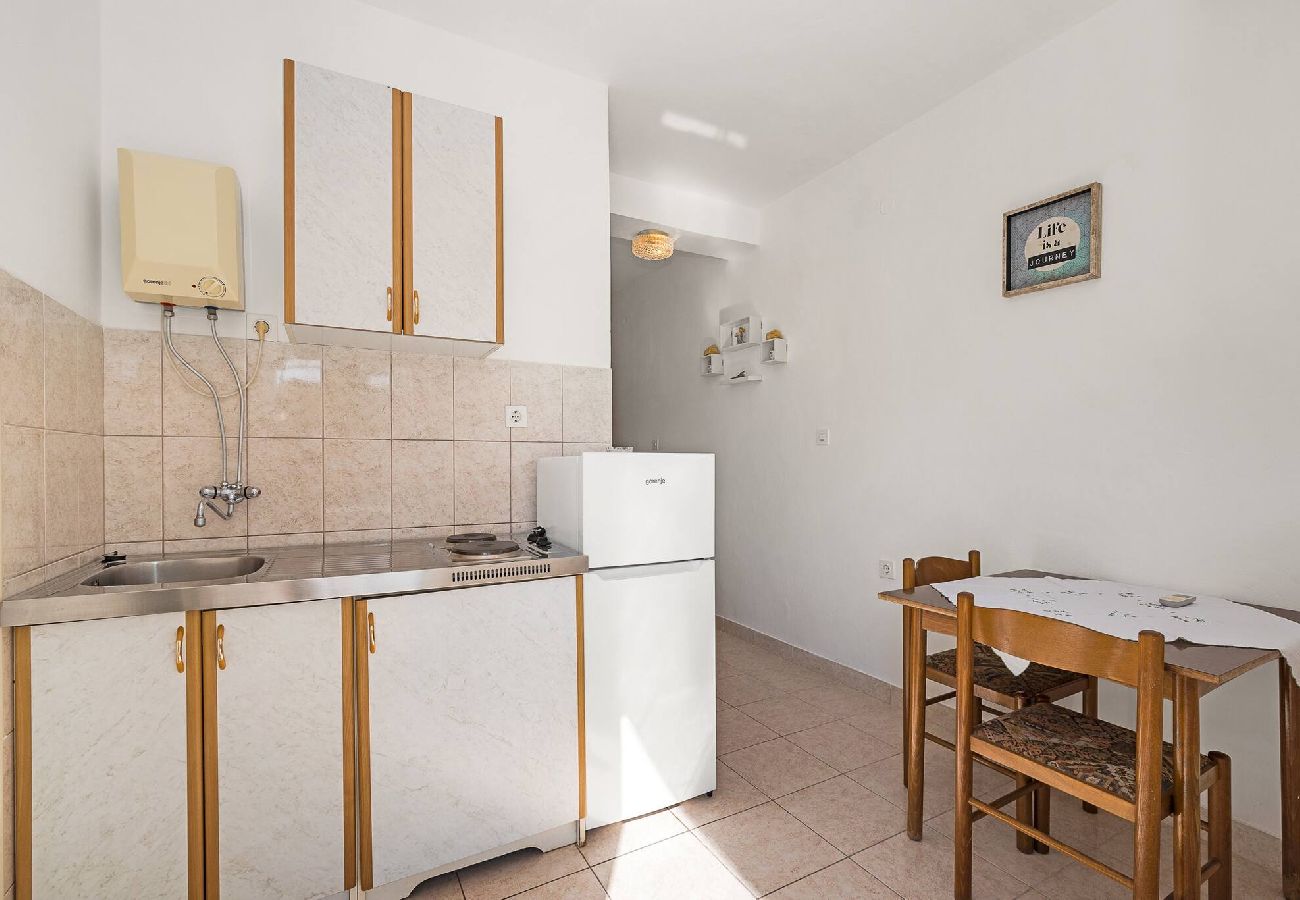 Studio in Šibenik-Brodarica - Apartments Jagoda - studio apartment