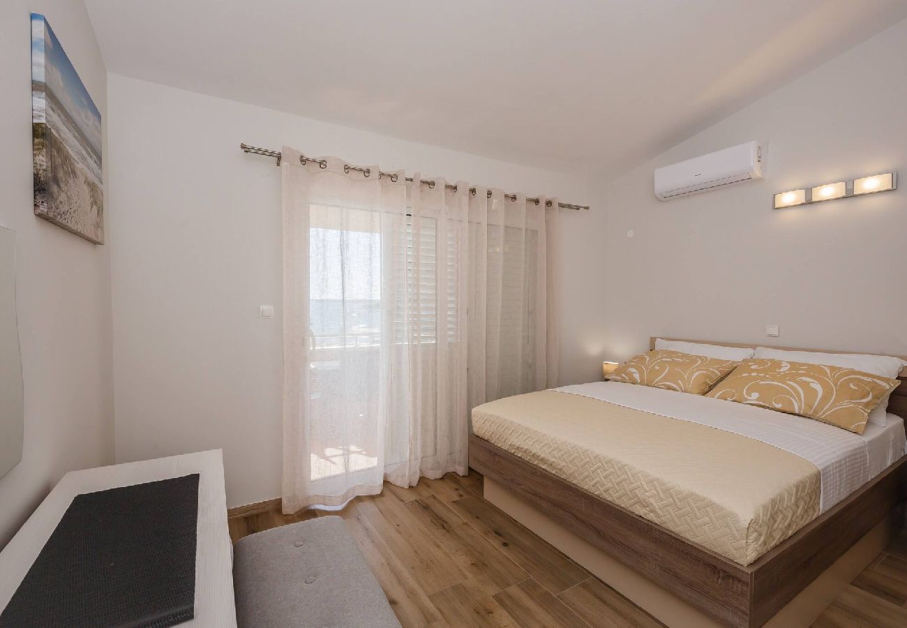 Apartment in Šibenik-Brodarica - Apartments Savin - two bedroom apartment with a sea view