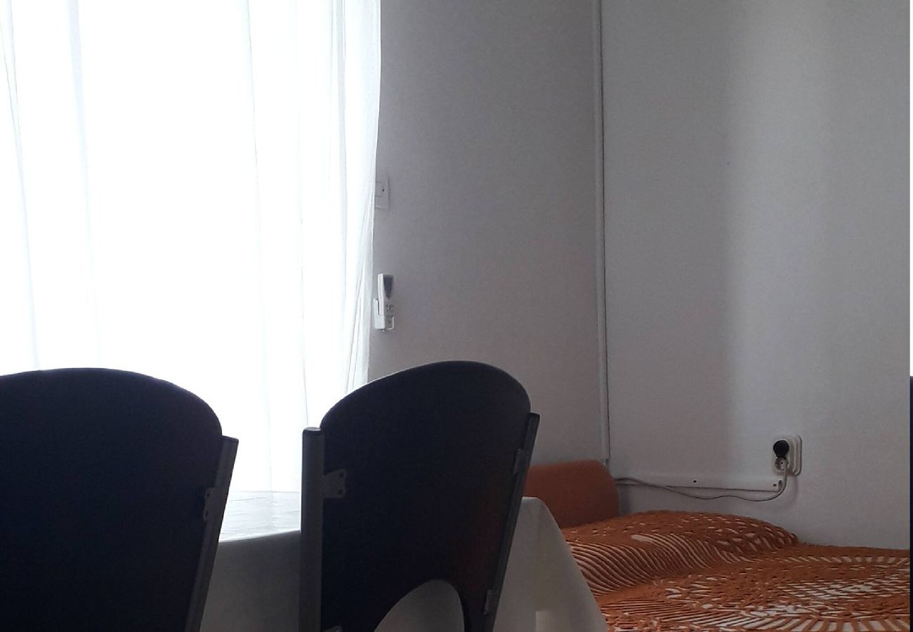 Apartment in Šibenik-Brodarica - Apartments Bruna - one bedroom apartment with a sea view A1