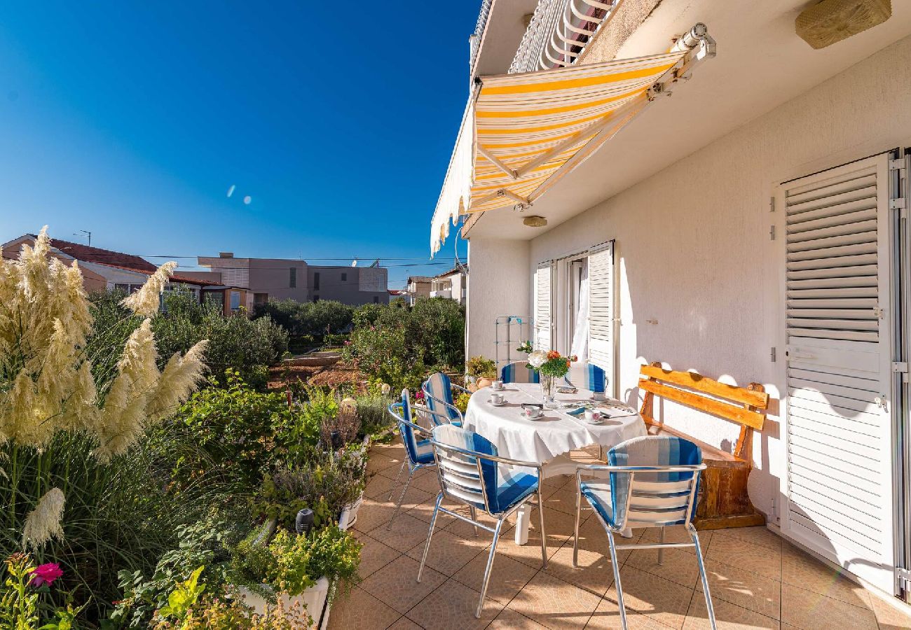 Apartment in Šibenik-Brodarica - Apartments Barbarella - two bedroom apartment with a garden view A1