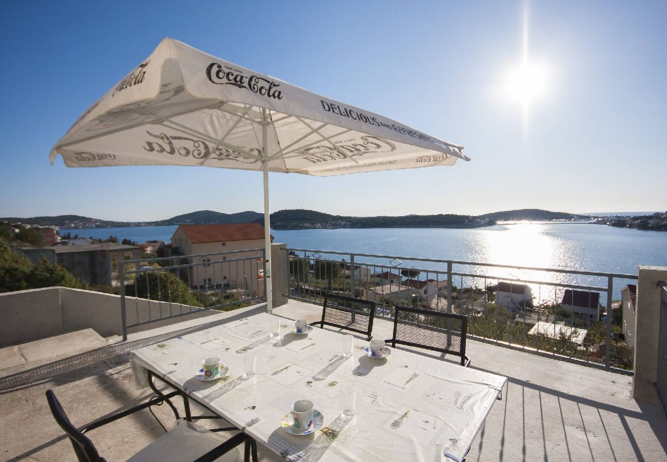 Apartment in Rogoznica - Apartments Sun Rogoznica - one bedroom apartment with a sea view A2