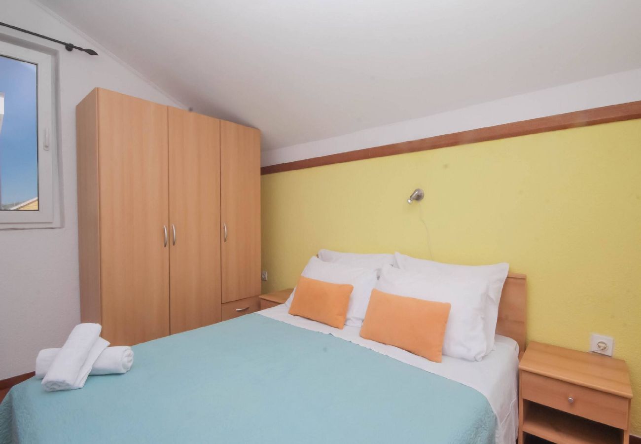 Apartment in Jezera - Apartments Horvat - two bedroom apartment (green)