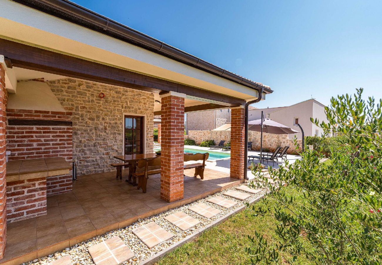 House in Ugljan - Holiday Home Muline - four bedroom house with a swimming pool