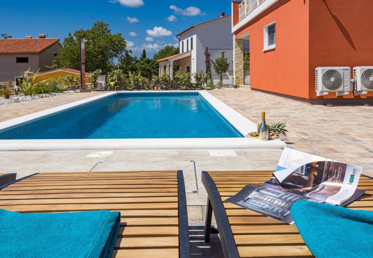 Villa in Krnica - Enchanting Villa South with Pool and Jacuzzi