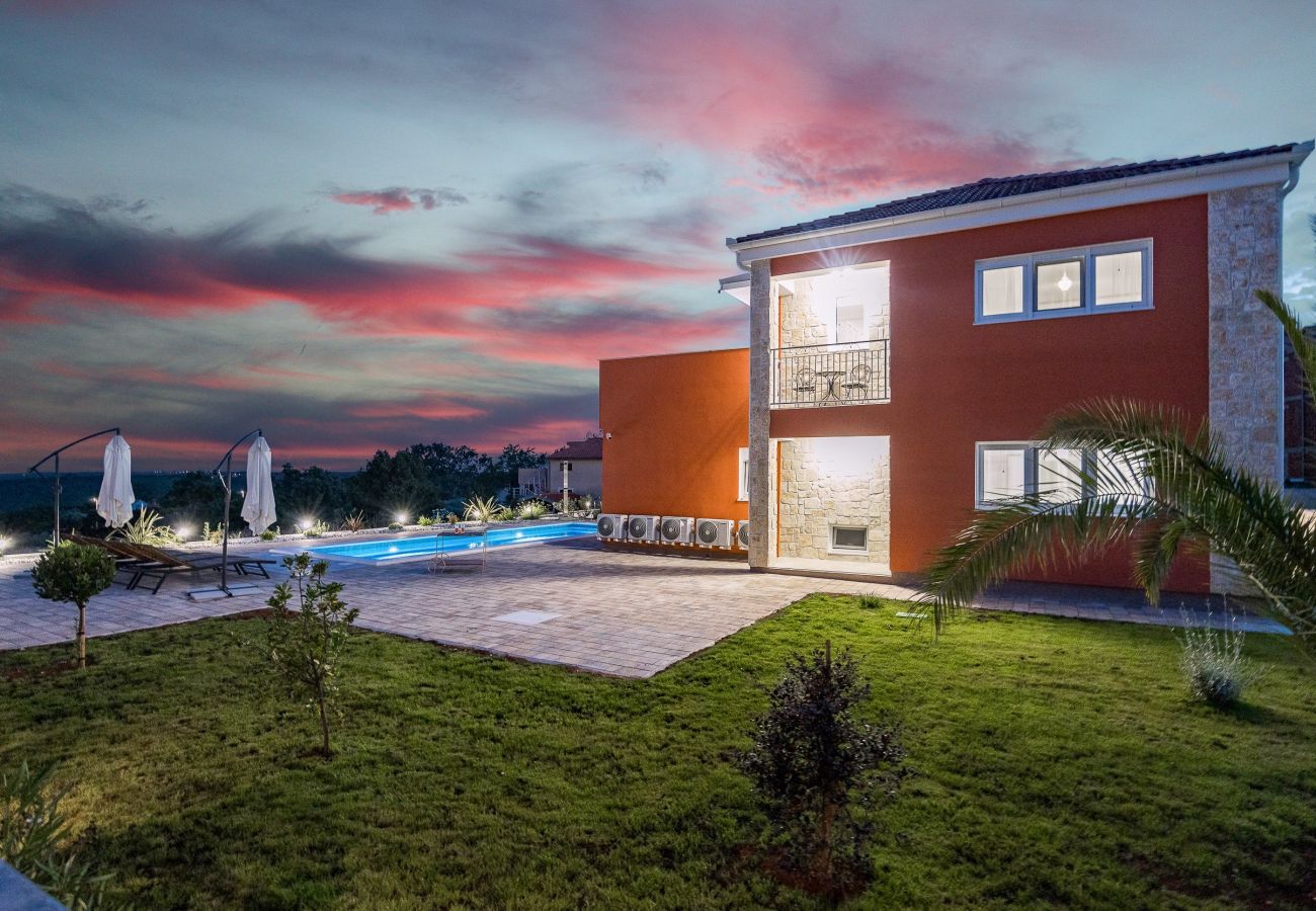 Villa in Krnica - Enchanting Villa South with Pool and Jacuzzi