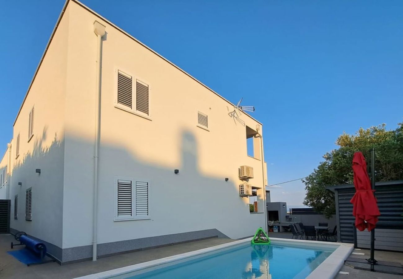 Apartment in Kaštel Novi - Apartment Viva - three bedroom apartment with a swimming pool