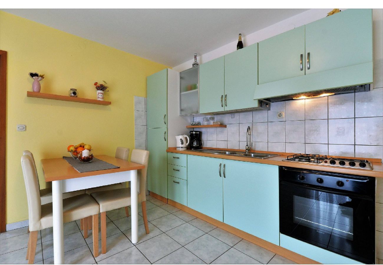 Apartment in Murter - Apartments Kostelić - Two bedroom apartment with a garden view A2