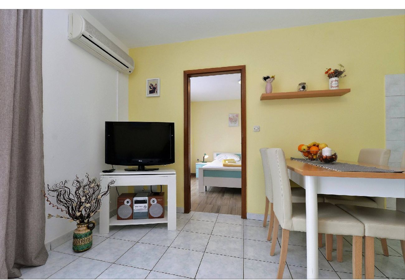 Apartment in Murter - Apartments Kostelić - Two bedroom apartment with a garden view A2