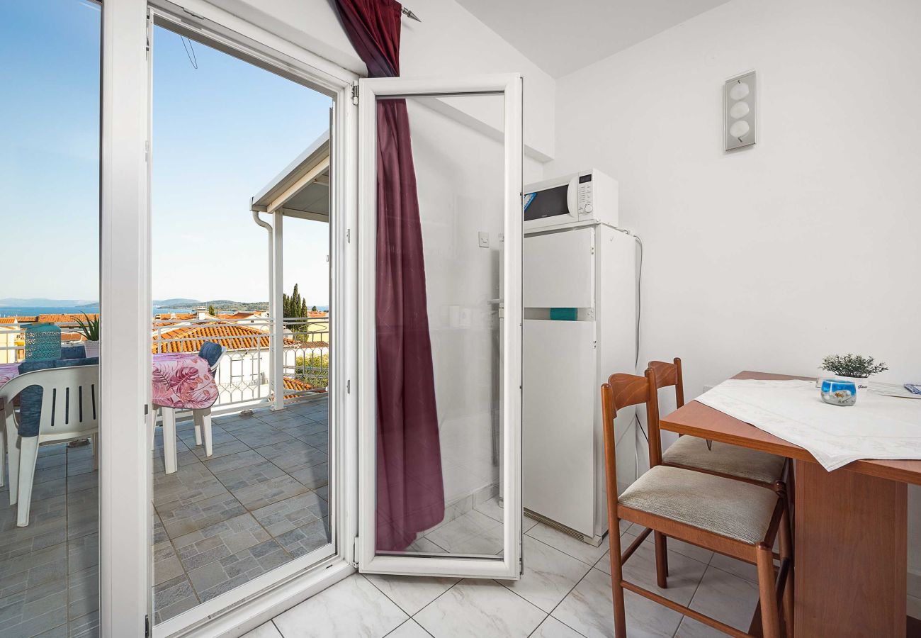 Studio in Vodice - Apartments Anna - Studio apartment with a balcony