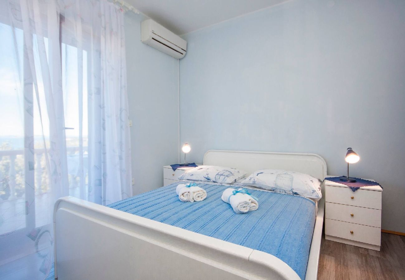 Rent by room in Primošten - Apartments and Rooms Mikelin - Room with a sea view (Blue room 3)