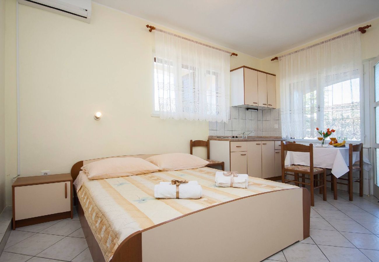 Studio in Primošten - Apartments and Rooms Mikelin - Studio apartment Jure 5