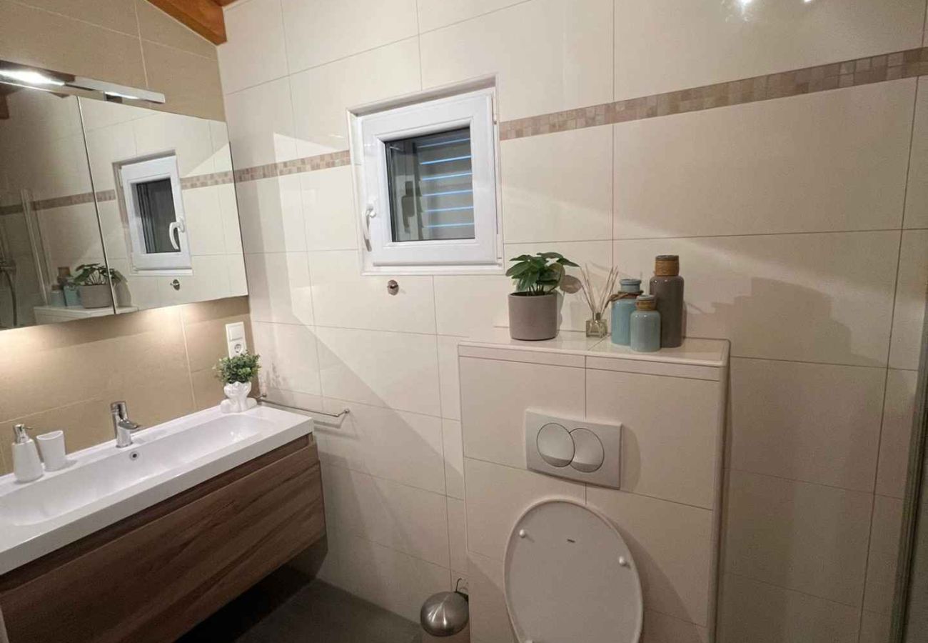 House in Trogir - Holiday Home Tia - House with three bedrooms and outdoor pool