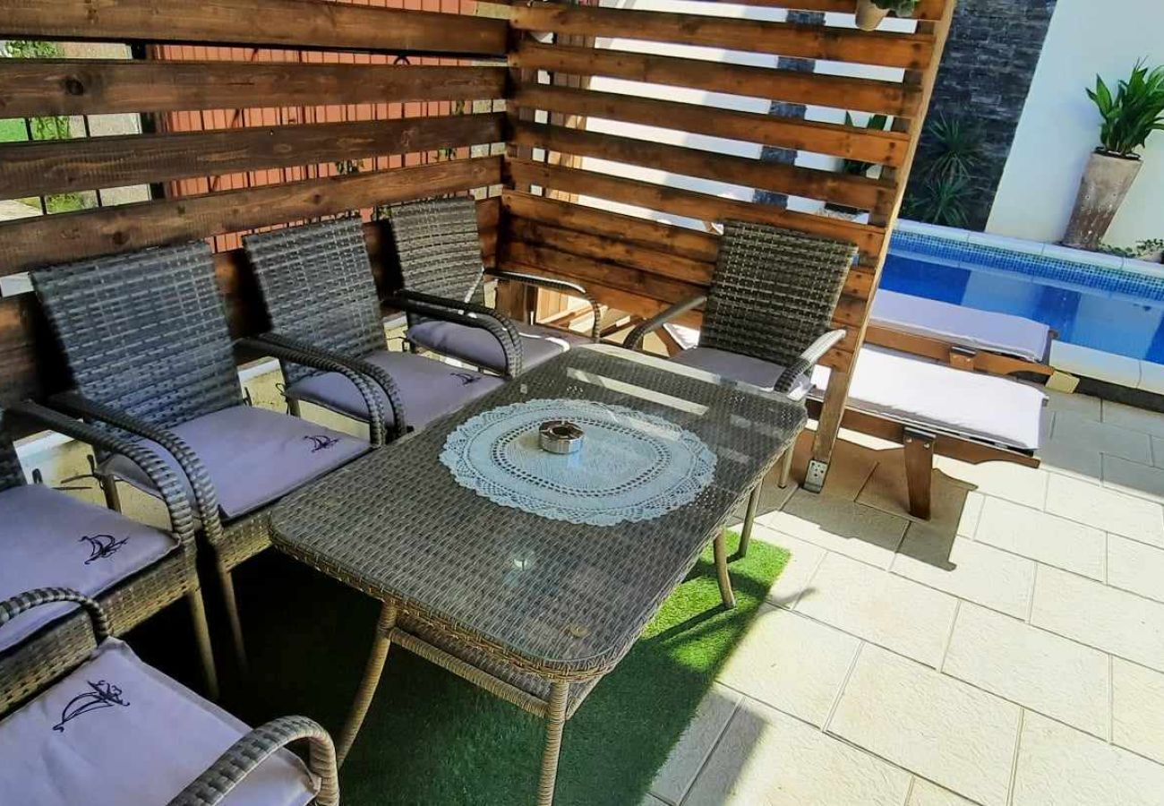 Apartment in Zadar - Apartment Rustica - Two bedroom apartment with outdoor pool