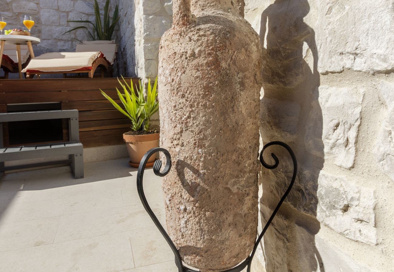 House in Trogir - Stone House Trogir - Three bedroom house with jacuzzi