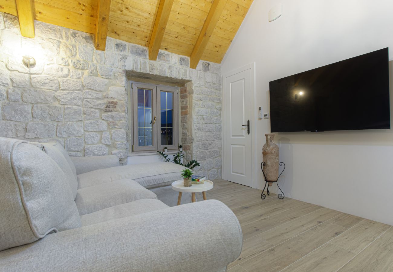 House in Trogir - Stone House Trogir - Three bedroom house with jacuzzi